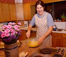 Danbury native David Wise performs as �Mrs. Grabel� in �Momma�s Knishes,� an interactive play he stages in people�s homes.